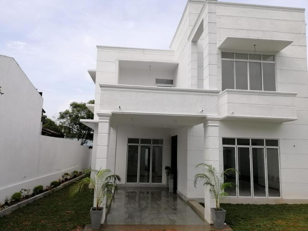 Vidushi Home Minuwangoda Luaran gambar