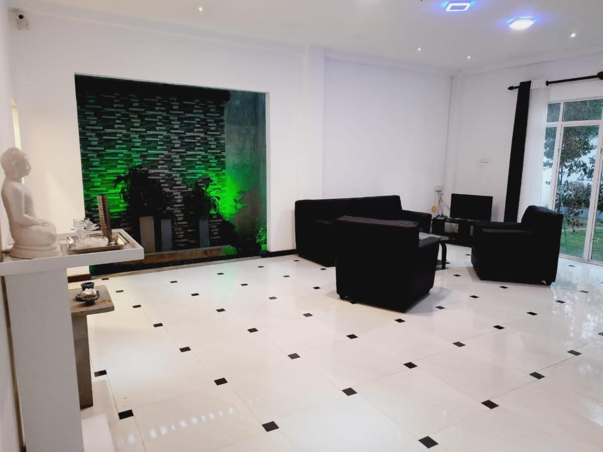 Vidushi Home Minuwangoda Luaran gambar