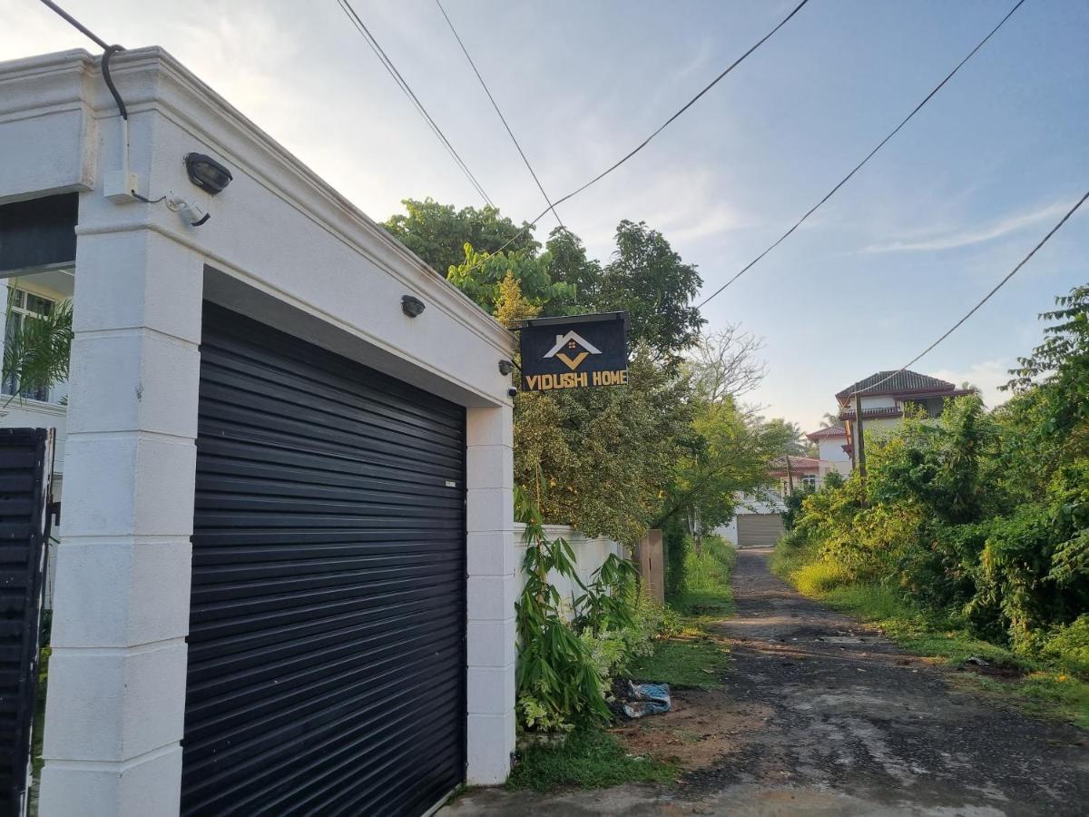 Vidushi Home Minuwangoda Luaran gambar