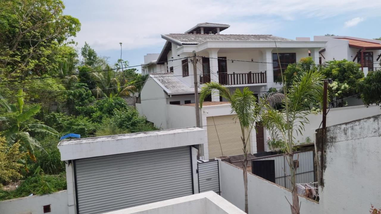 Vidushi Home Minuwangoda Luaran gambar
