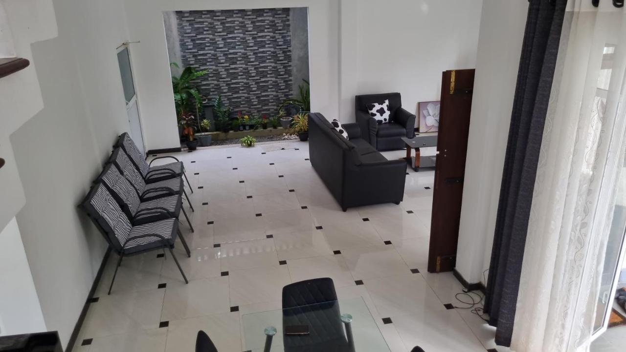 Vidushi Home Minuwangoda Luaran gambar