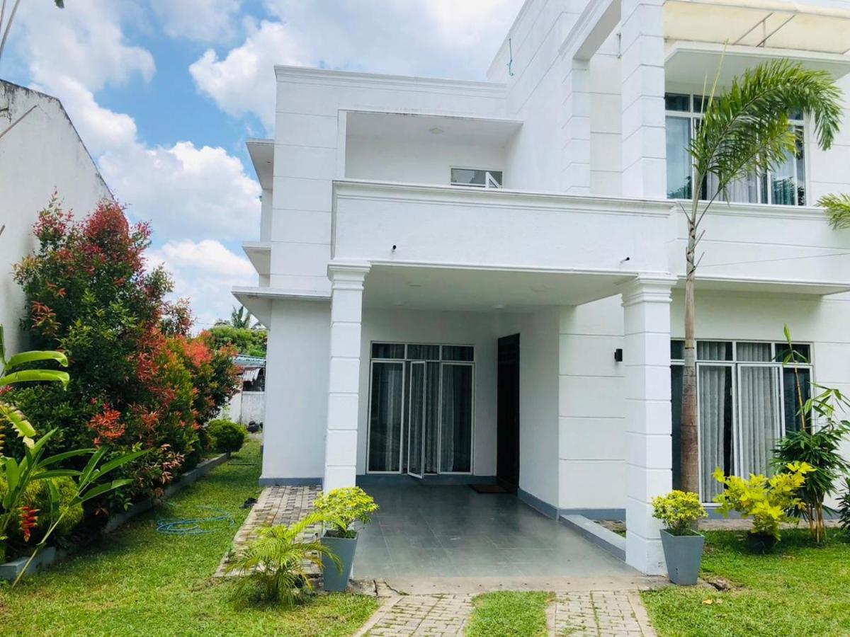 Vidushi Home Minuwangoda Luaran gambar