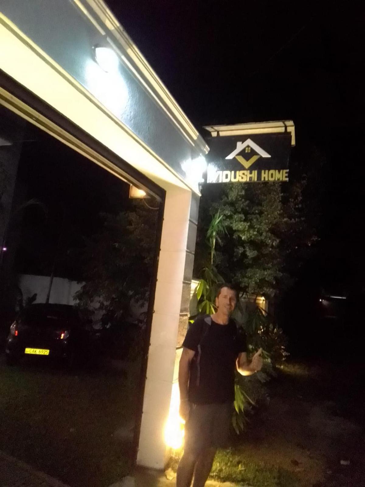 Vidushi Home Minuwangoda Luaran gambar