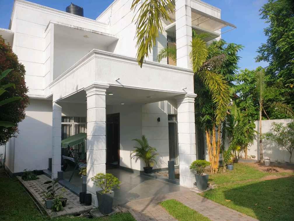 Vidushi Home Minuwangoda Luaran gambar