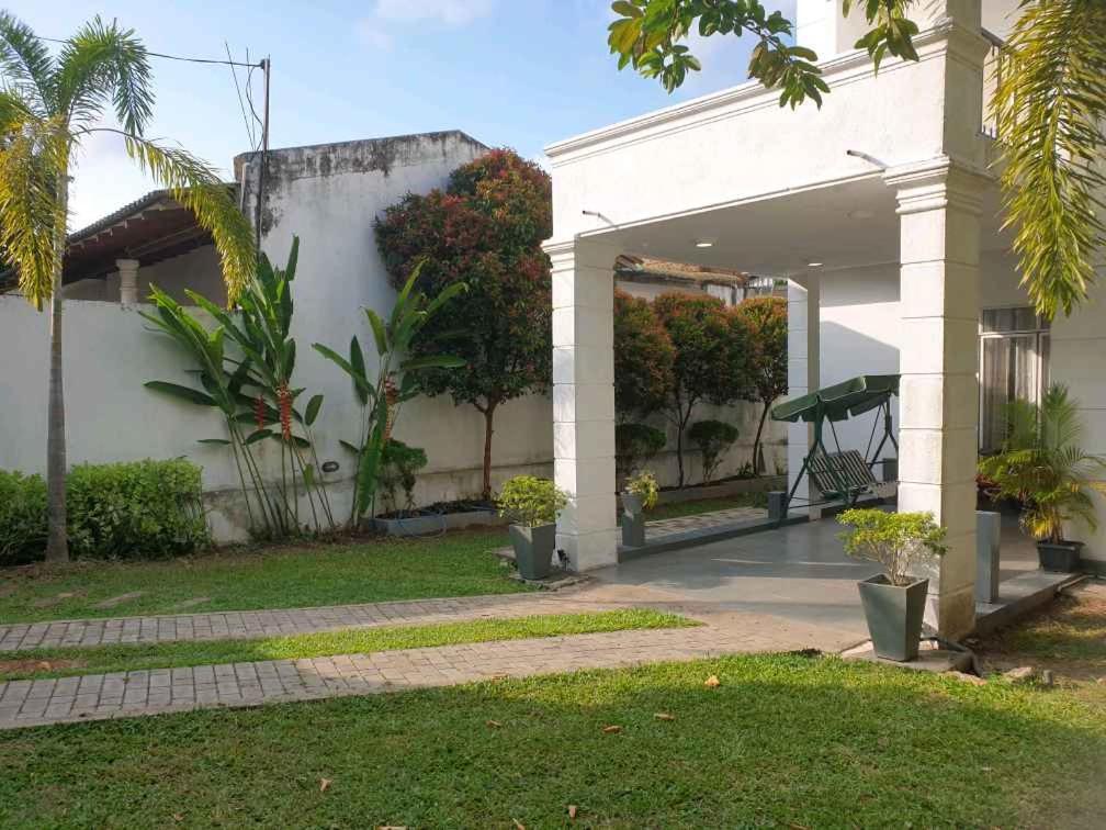 Vidushi Home Minuwangoda Luaran gambar